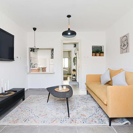 הדירה בלבן Apartment Hadera Exterior foto