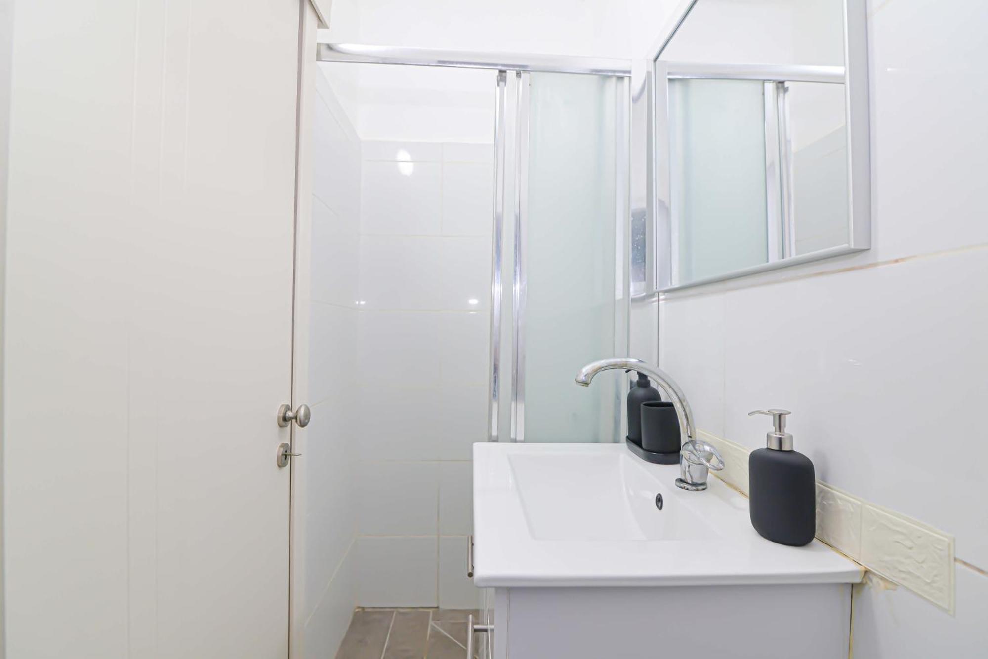 הדירה בלבן Apartment Hadera Exterior foto